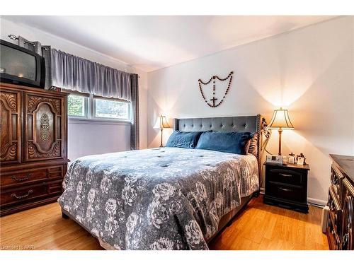 449 Bunting Road, St. Catharines, ON - Indoor Photo Showing Bedroom