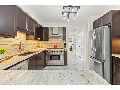 31 Bloomfield Trail, Richmond, ON - Indoor Photo Showing Kitchen With Stainless Steel Kitchen With Double Sink With Upgraded Kitchen