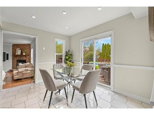 31 Bloomfield Trail, Richmond, ON - Indoor Photo Showing Dining Room