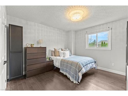 31 Bloomfield Trail, Richmond, ON - Indoor Photo Showing Bedroom