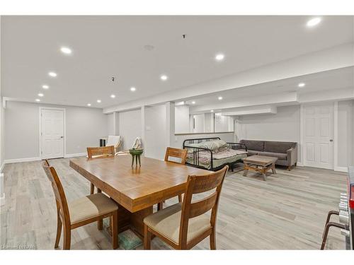 31 Bloomfield Trail, Richmond, ON - Indoor Photo Showing Dining Room