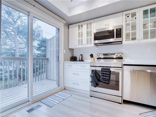 54-178 Scott Street, St. Catharines, ON - Indoor Photo Showing Kitchen