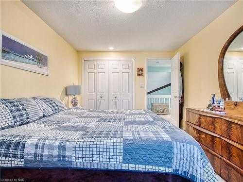 54-178 Scott Street, St. Catharines, ON - Indoor Photo Showing Bedroom