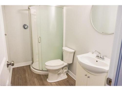 15-8646 Willoughby Drive, Niagara Falls, ON - Indoor Photo Showing Bathroom