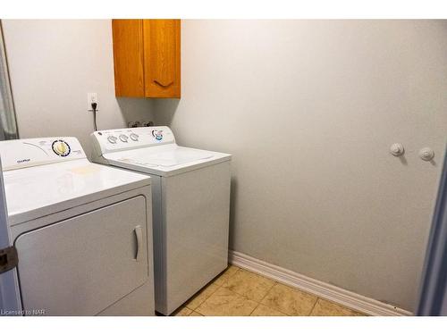 15-8646 Willoughby Drive, Niagara Falls, ON - Indoor Photo Showing Laundry Room