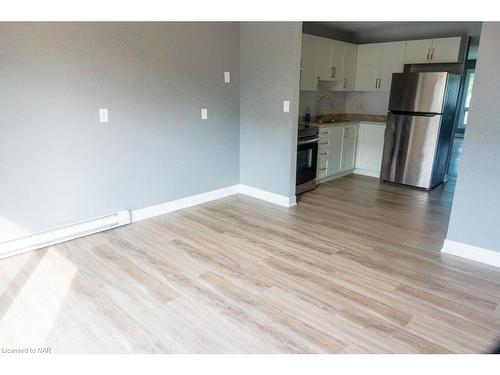 15-8646 Willoughby Drive, Niagara Falls, ON - Indoor Photo Showing Kitchen