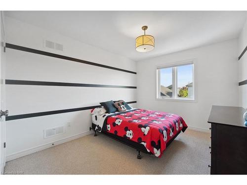 82 Creekside Drive, Welland, ON - Indoor Photo Showing Bedroom