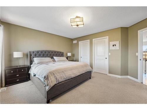 82 Creekside Drive, Welland, ON - Indoor Photo Showing Bedroom