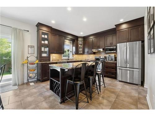 82 Creekside Drive, Welland, ON - Indoor Photo Showing Kitchen With Upgraded Kitchen