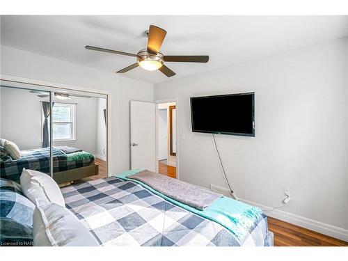 6 Garnet Street, St. Catharines, ON - Indoor Photo Showing Bedroom