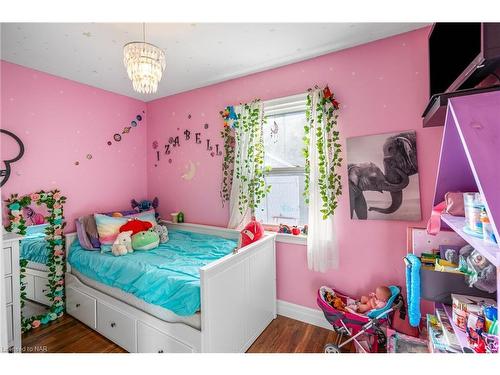 6 Garnet Street, St. Catharines, ON - Indoor Photo Showing Bedroom