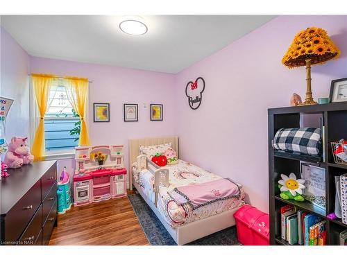 6 Garnet Street, St. Catharines, ON - Indoor Photo Showing Bedroom