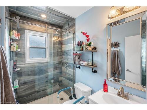 6 Garnet Street, St. Catharines, ON - Indoor Photo Showing Bathroom