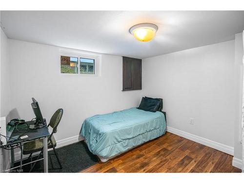 6 Garnet Street, St. Catharines, ON - Indoor Photo Showing Bedroom