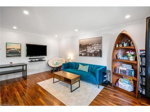 6 Garnet Street, St. Catharines, ON - Indoor Photo Showing Living Room