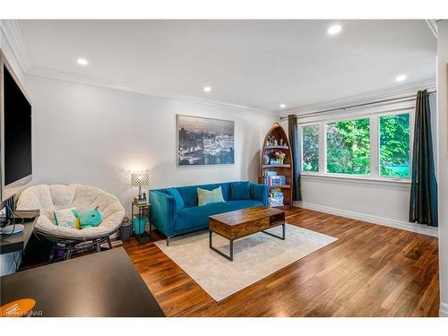 6 Garnet Street, St. Catharines, ON - Indoor Photo Showing Living Room