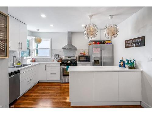 6 Garnet Street, St. Catharines, ON - Indoor Photo Showing Kitchen With Upgraded Kitchen