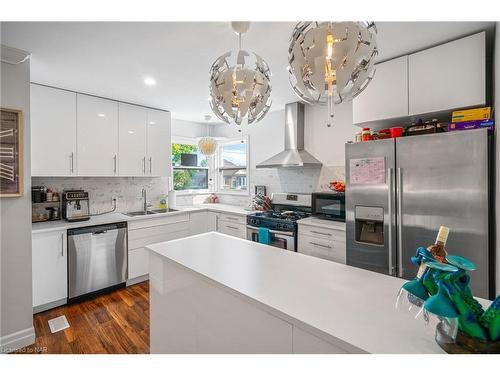 6 Garnet Street, St. Catharines, ON - Indoor Photo Showing Kitchen With Double Sink