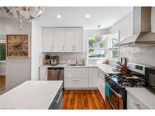 6 Garnet Street, St. Catharines, ON - Indoor Photo Showing Kitchen