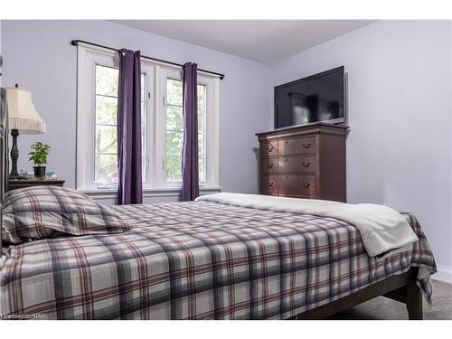 26 Beamer Avenue, St. Catharines, ON - Indoor Photo Showing Bedroom