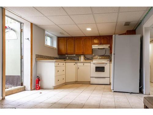 26 Beamer Avenue, St. Catharines, ON - Indoor Photo Showing Kitchen