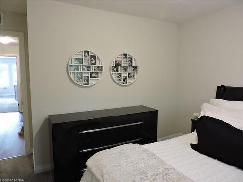 96-4552 Portage Road, Niagara Falls, ON - Indoor Photo Showing Bedroom