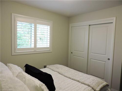 96-4552 Portage Road, Niagara Falls, ON - Indoor Photo Showing Bedroom