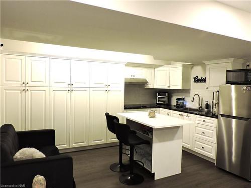 96-4552 Portage Road, Niagara Falls, ON - Indoor Photo Showing Kitchen