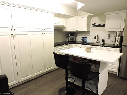 96-4552 Portage Road, Niagara Falls, ON - Indoor Photo Showing Kitchen