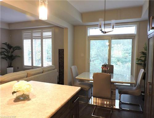 96-4552 Portage Road, Niagara Falls, ON - Indoor Photo Showing Dining Room