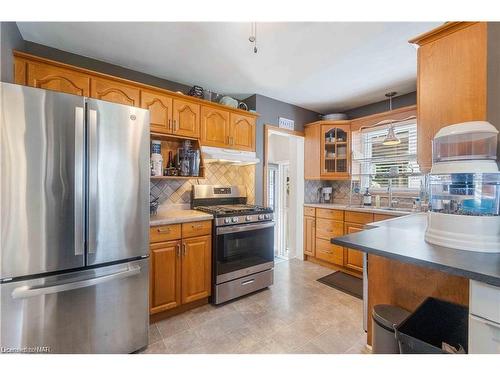 92 Currie Street, St. Catharines, ON - Indoor Photo Showing Kitchen