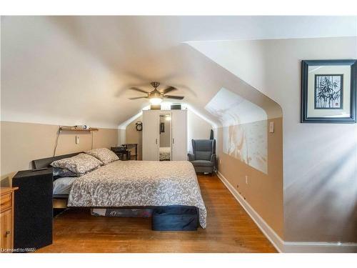 92 Currie Street, St. Catharines, ON - Indoor Photo Showing Bedroom