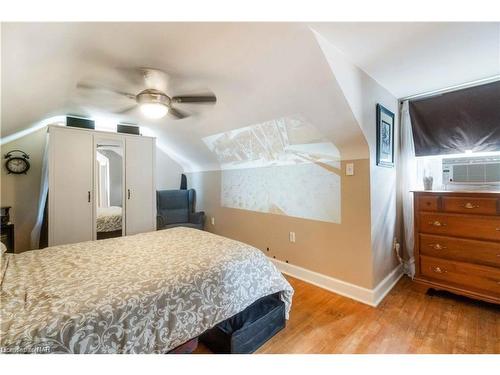 92 Currie Street, St. Catharines, ON - Indoor Photo Showing Bedroom