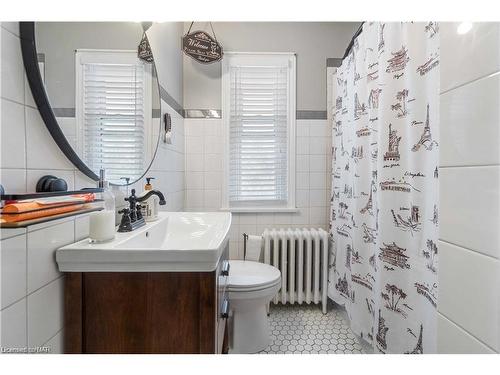 92 Currie Street, St. Catharines, ON - Indoor Photo Showing Bathroom