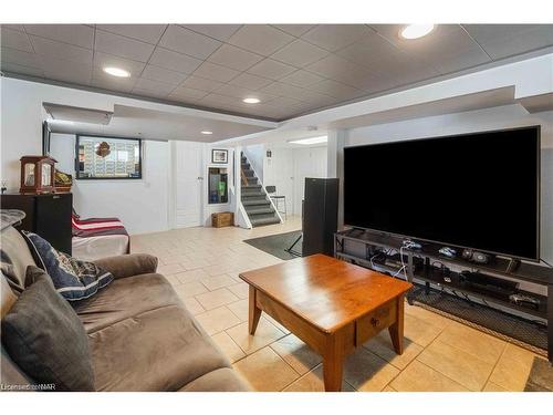 92 Currie Street, St. Catharines, ON - Indoor Photo Showing Living Room