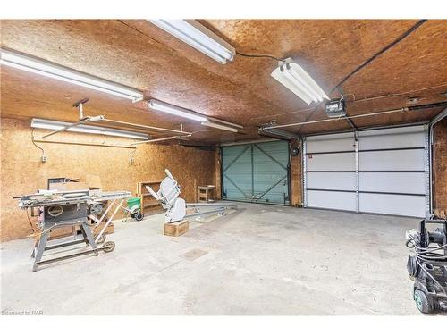 1467 Stevensville Road, Stevensville, ON - Indoor Photo Showing Garage