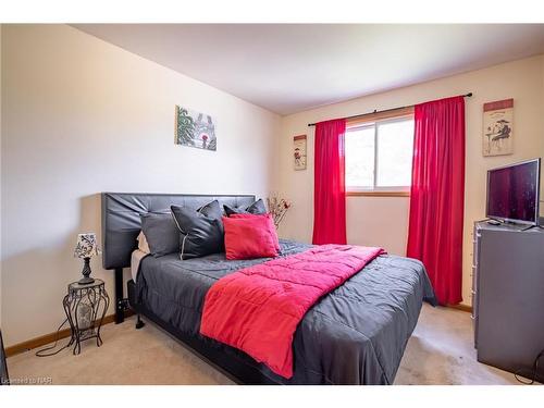 108 Watt Avenue, Welland, ON - Indoor Photo Showing Bedroom