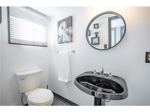 108 Watt Avenue, Welland, ON - Indoor Photo Showing Bathroom