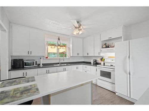 2950 Nigh Road, Ridgeway, ON - Indoor Photo Showing Kitchen With Double Sink