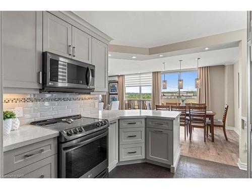 1202-15 Towering Heights Boulevard, St. Catharines, ON - Indoor Photo Showing Kitchen With Upgraded Kitchen