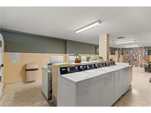 1202-15 Towering Heights Boulevard, St. Catharines, ON - Indoor Photo Showing Laundry Room