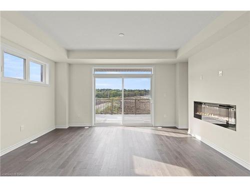 15 Melody Lane, Thorold, ON - Indoor Photo Showing Living Room With Fireplace