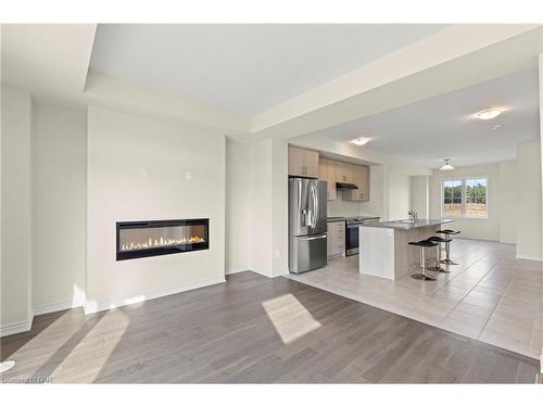 15 Melody Lane, Thorold, ON - Indoor Photo Showing Living Room With Fireplace