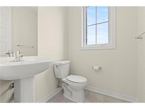 15 Melody Lane, Thorold, ON - Indoor Photo Showing Bathroom