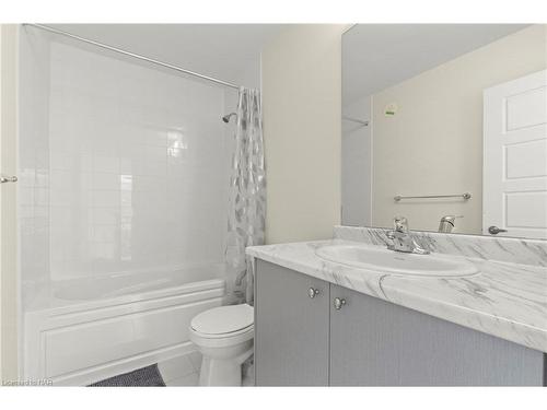 15 Melody Lane, Thorold, ON - Indoor Photo Showing Bathroom