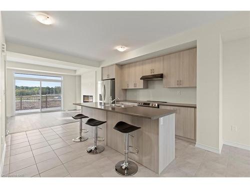 15 Melody Lane, Thorold, ON - Indoor Photo Showing Kitchen