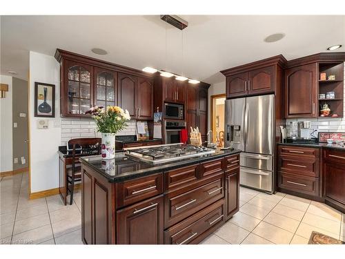 40 Bartok Crescent, Port Colborne, ON - Indoor Photo Showing Kitchen