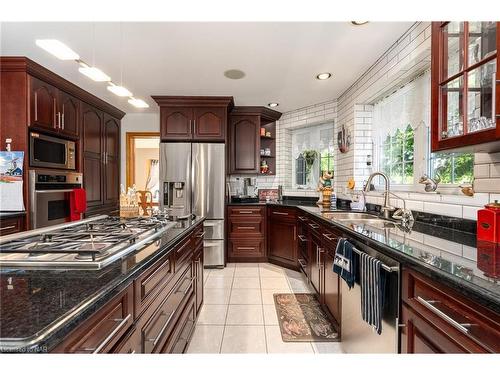 40 Bartok Crescent, Port Colborne, ON - Indoor Photo Showing Kitchen With Upgraded Kitchen