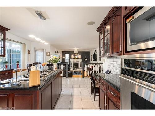 40 Bartok Crescent, Port Colborne, ON - Indoor Photo Showing Kitchen