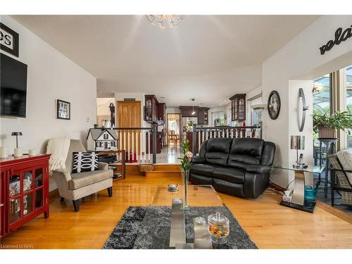 40 Bartok Crescent, Port Colborne, ON - Indoor Photo Showing Living Room